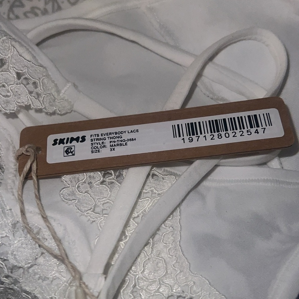 SKIMS FITS EVERYBODY LACE STRING THONG | Marble | NEW!!!💜 - Picture 6 of 7